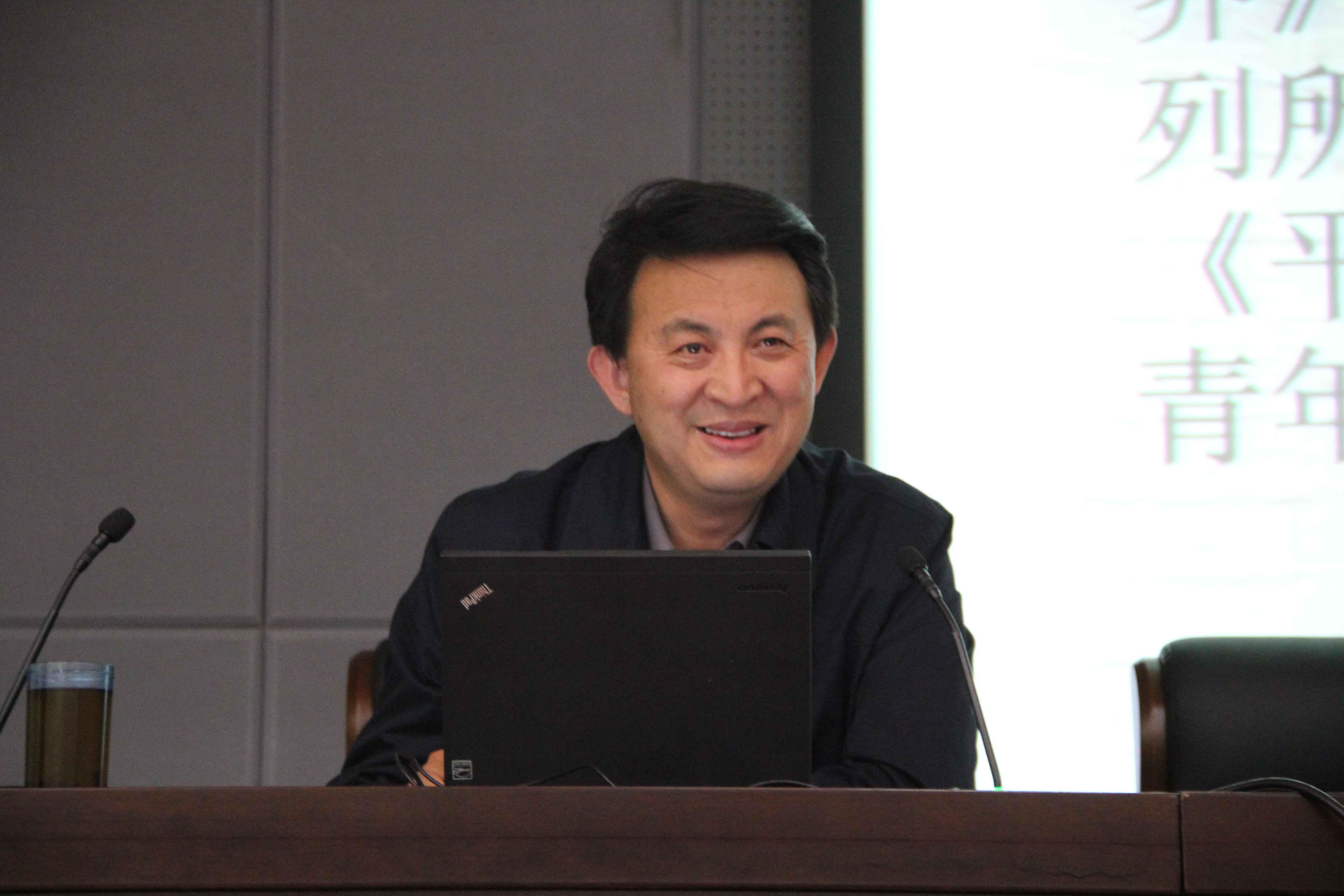 梁向阳教授为我院师生作新生入学教育报告